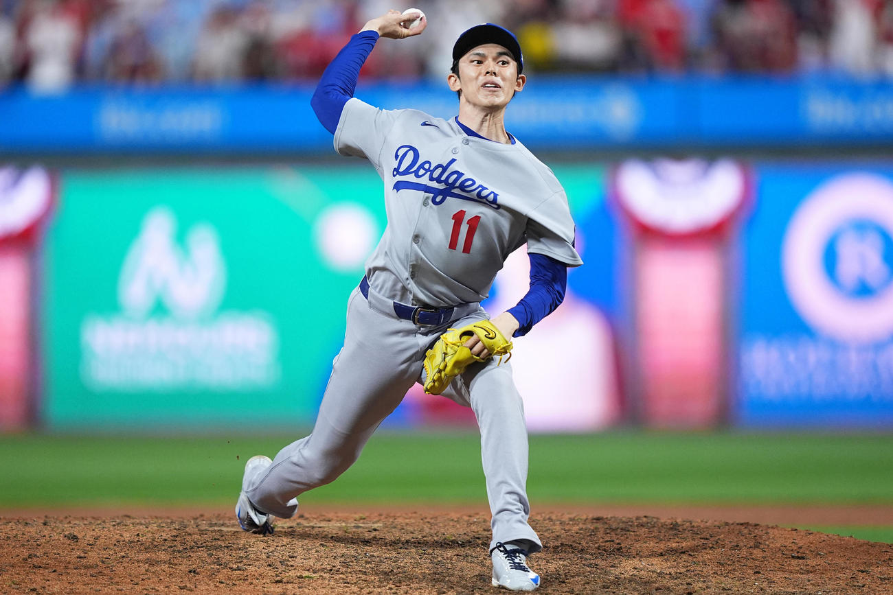 フィリーズ戦9回に力投するドジャース佐々木朗希（AP）