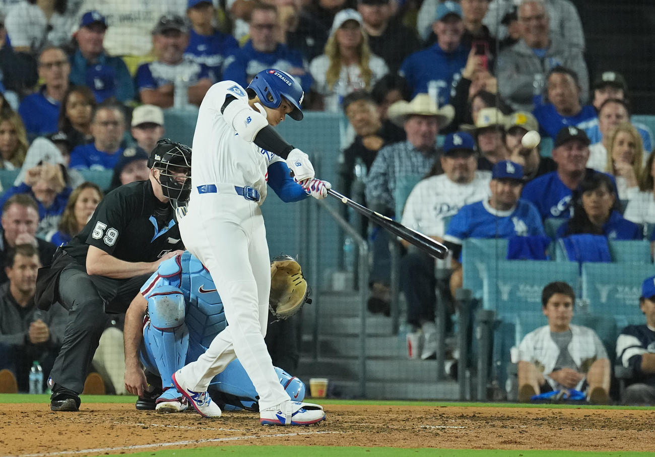 地区シリーズ・ドジャース対フィリーズ　7回裏ドジャース2死、左飛に倒れる大谷（撮影・菅敏）