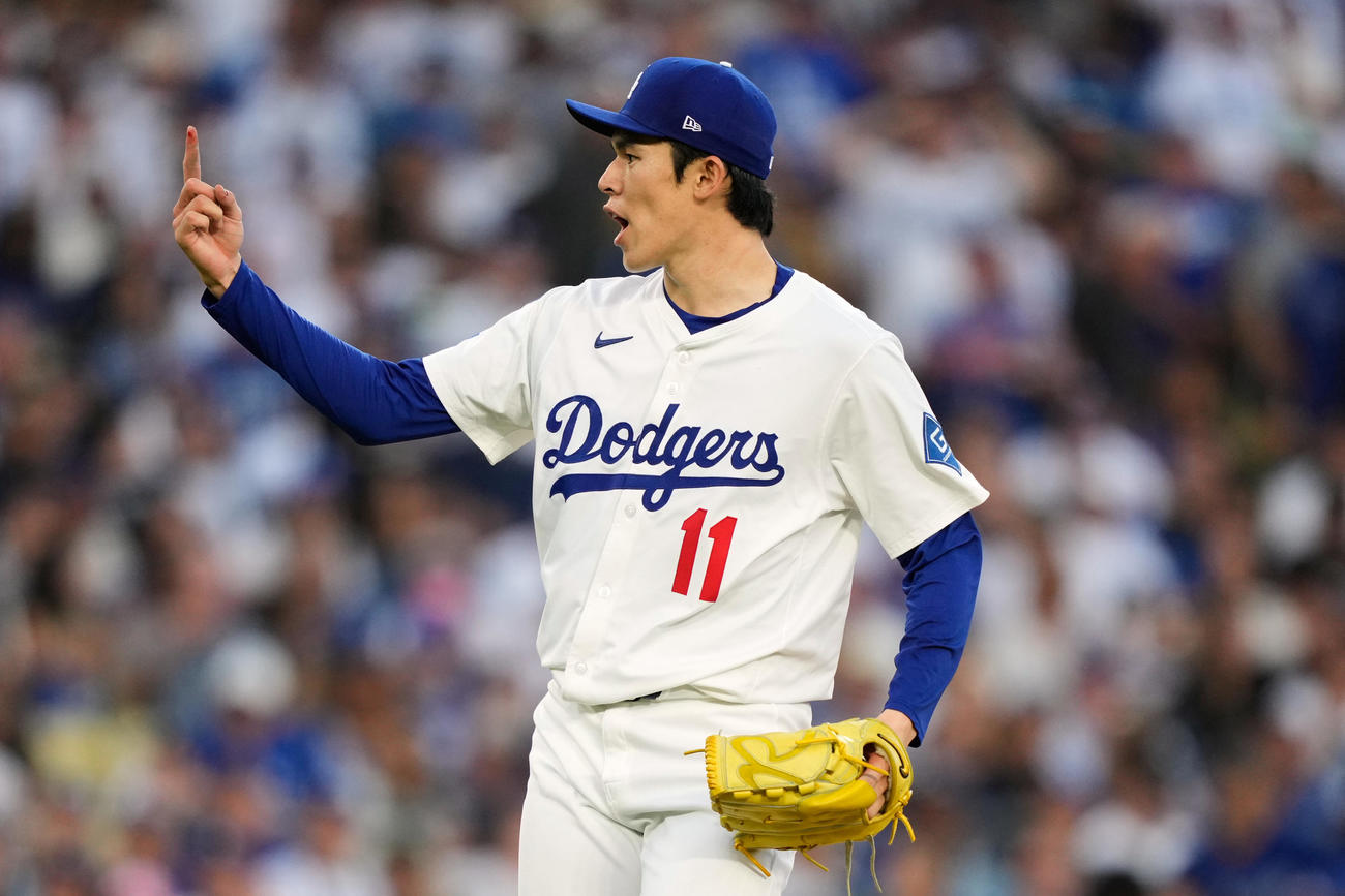 フィリーズ戦の10回、ストットを三振に斬るドジャース佐々木朗希（AP）