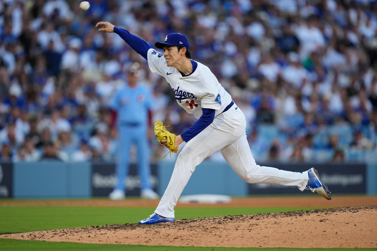 フィリーズ戦の8回にリリーフしたドジャース佐々木朗希（AP）