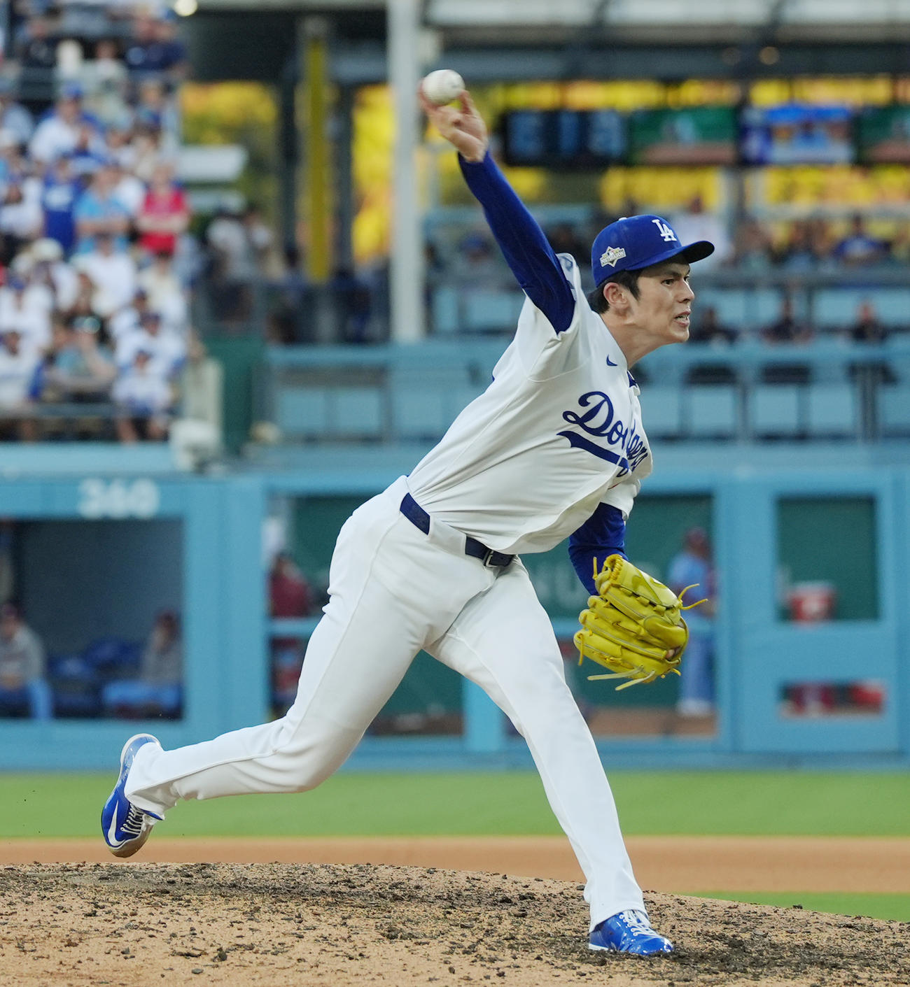 地区シリーズ・ドジャース対フィリーズ　8回に登板し、3回を投げて無安打無失点に抑えたドジャース佐々木（撮影・菅敏）
