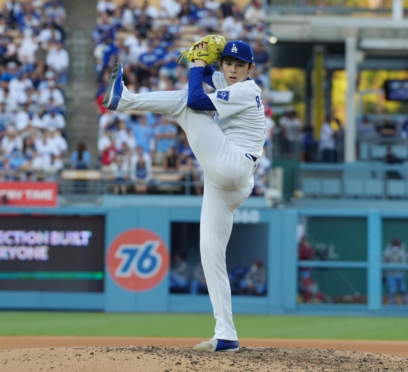 地区シリーズ・ドジャース対フィリーズ　8回に登板し、3回を投げて無安打無失点に抑えたドジャース佐々木（撮影・菅敏）