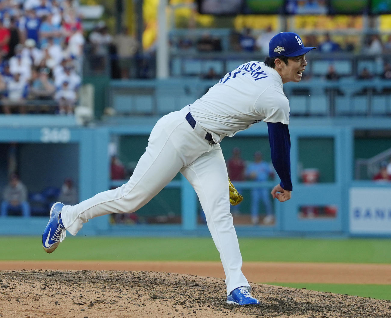 地区シリーズ・ドジャース対フィリーズ　8回に登板し、3回を投げて無安打無失点に抑えたドジャース佐々木（撮影・菅敏）