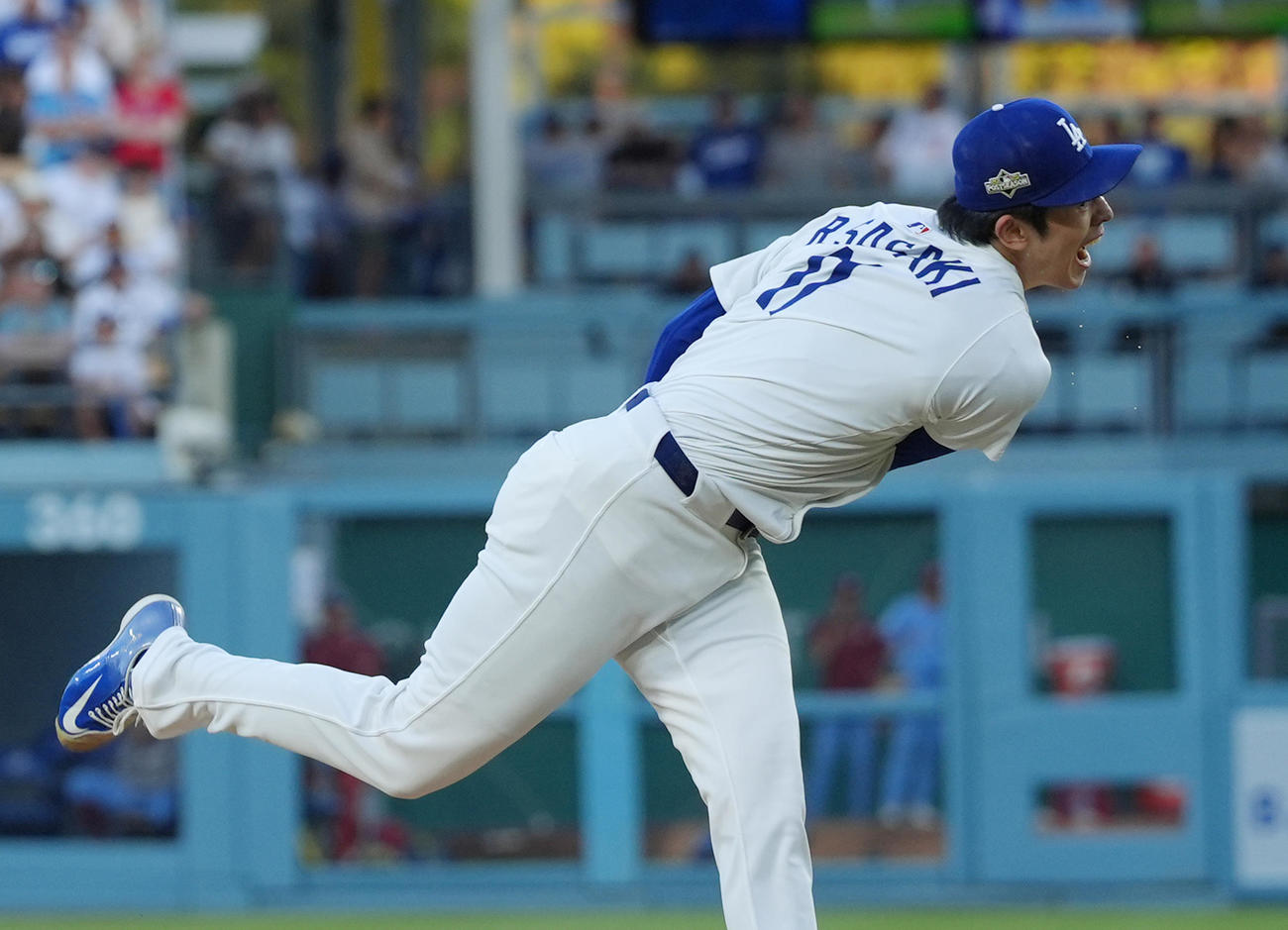 地区シリーズ・ドジャース対フィリーズ　8回に登板し、3回を投げて無安打無失点に抑えたドジャース佐々木（撮影・菅敏）