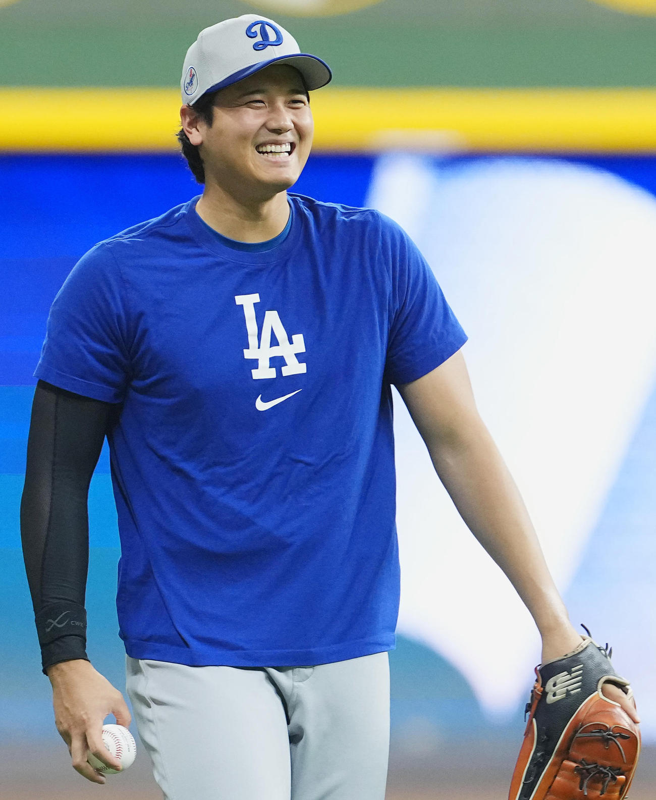 ナ・リーグ優勝決定シリーズ前日練習　笑顔で調整するドジャース大谷（撮影・菅敏）