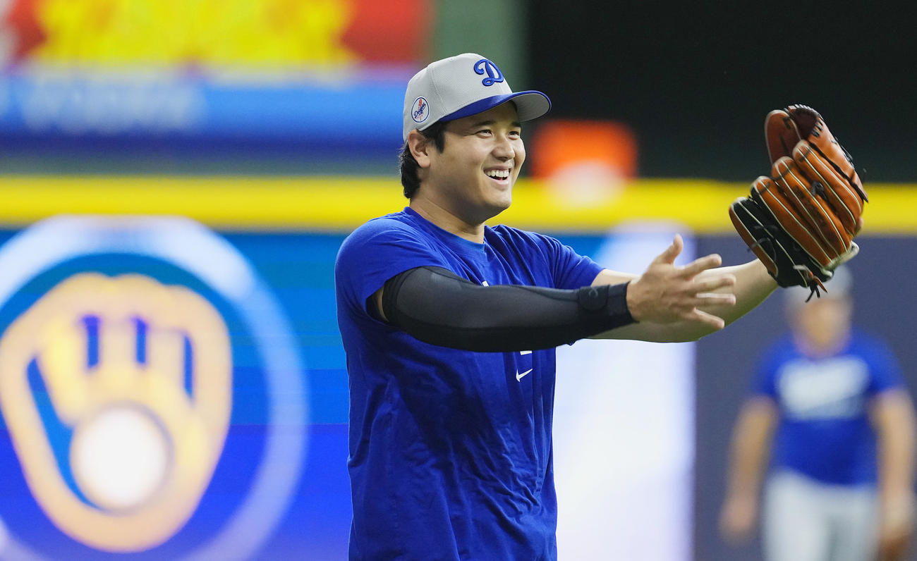 ナ・リーグ優勝決定シリーズ前日練習　笑顔で調整するドジャース大谷（撮影・菅敏）