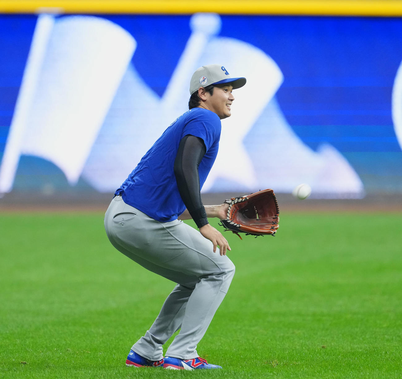 ナ・リーグ優勝決定シリーズ前日練習　笑顔で調整するドジャース大谷（撮影・菅敏）