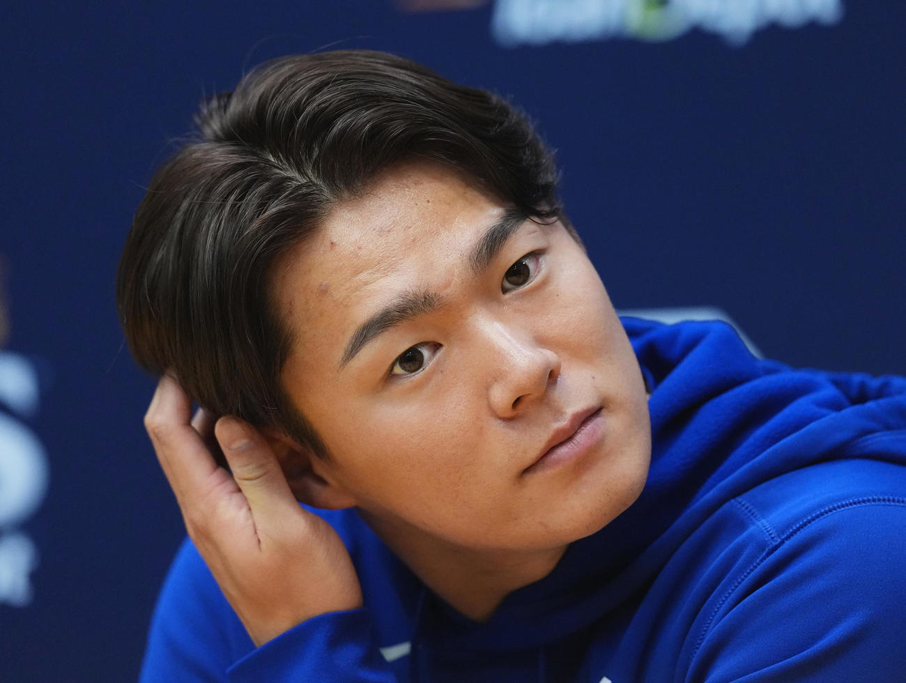 ナ・リーグ優勝決定シリーズ　第2戦に先発予定のドジャース山本は、会見で抱負を話す（撮影・菅敏）