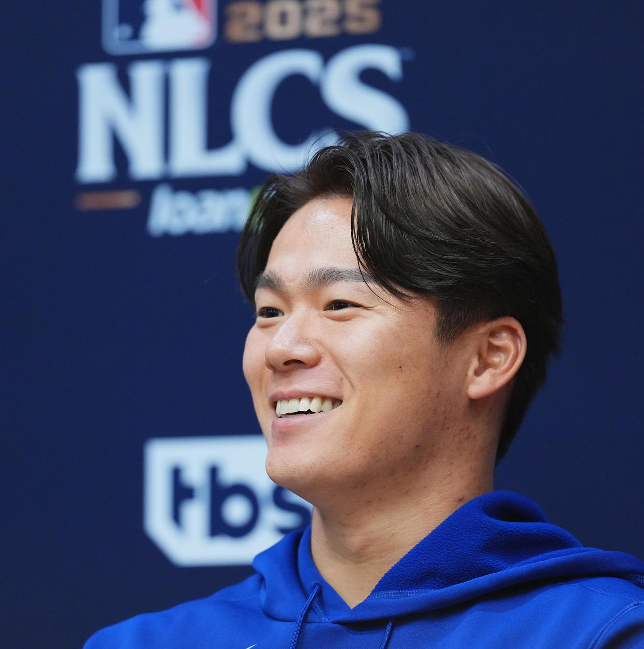 ナ・リーグ優勝決定シリーズ　第2戦に先発予定のドジャース山本は、会見で抱負を話す（撮影・菅敏）