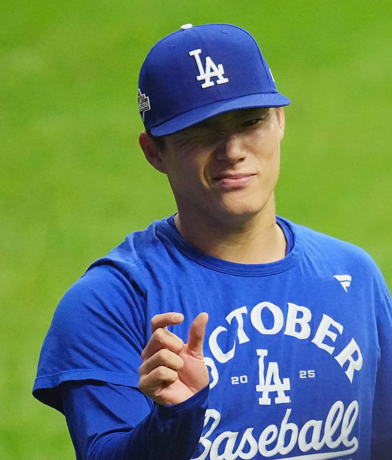 ブルワーズ対ドジャース　試合前、調整するドジャース山本（撮影・菅敏）