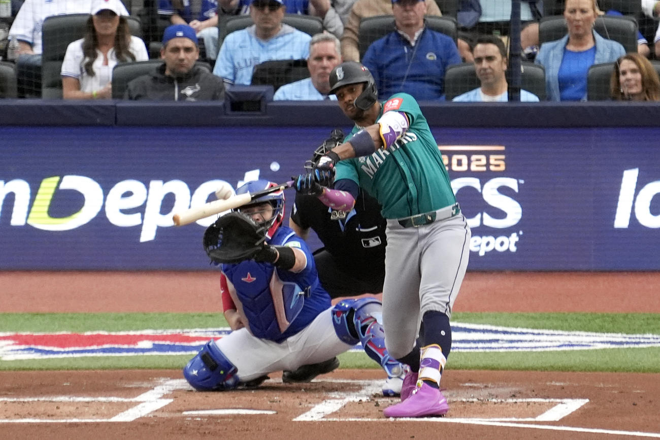 3番ロドリゲスが相手先発イエサベージの浮いたスプリットを捉え、左翼ポール際へ先制の2号3ラン（John E. Sokolowski-Imagn Images＝ロイター）