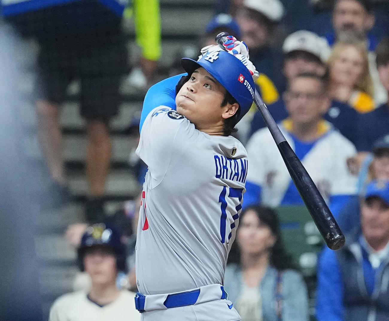 ナ・リーグ優勝決定シリーズ　ブルワーズ対ドジャース　3回表ドジャース1死、左飛に倒れる大谷（撮影・菅敏）