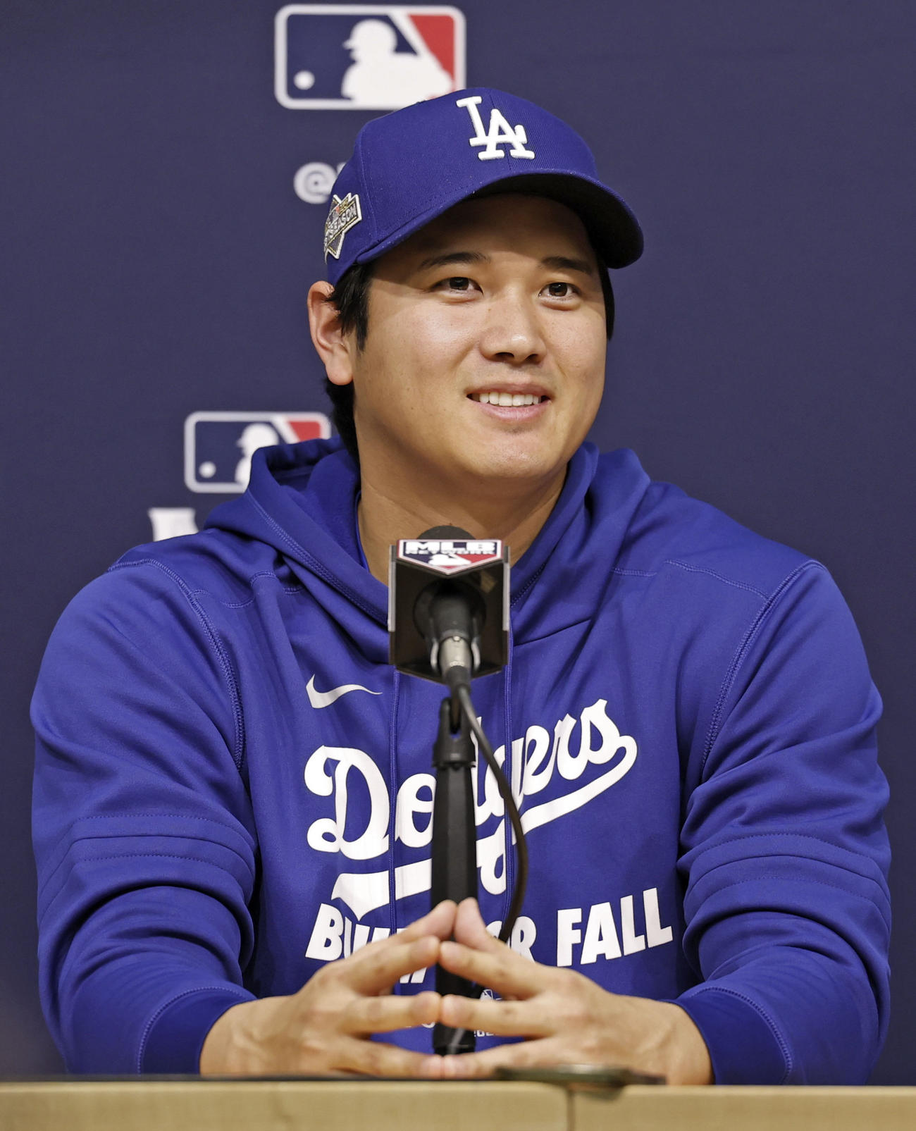 記者会見するドジャース・大谷（共同）