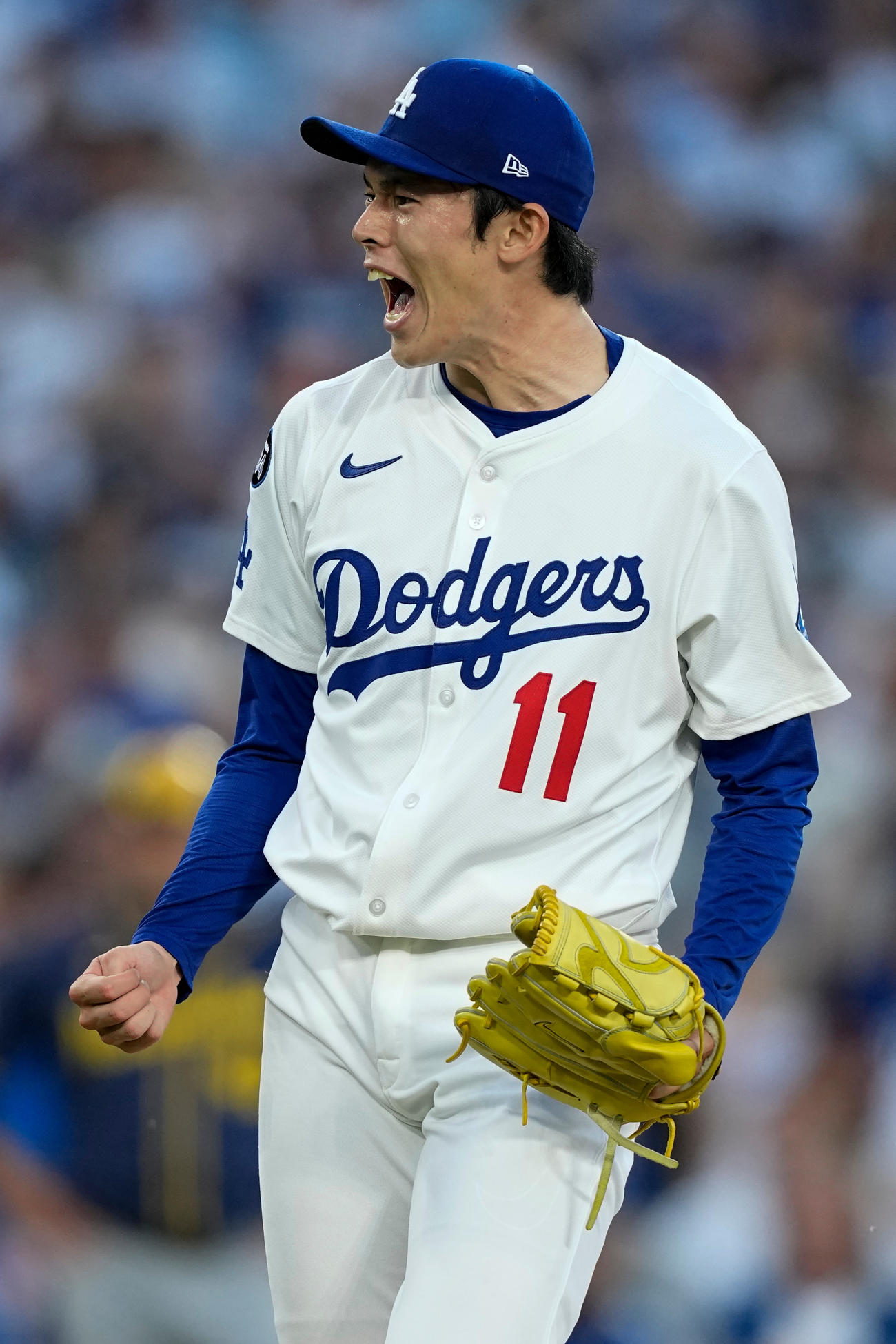 ブルワーズ戦にクローザーとして登板して完璧に抑えた佐々木朗希（AP)