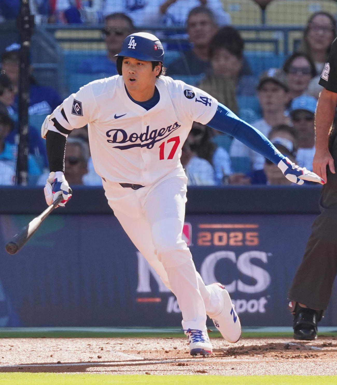 ドジャース対ブルワーズ　1回裏ドジャース無死、右三塁打を放つ大谷（撮影・菅敏）