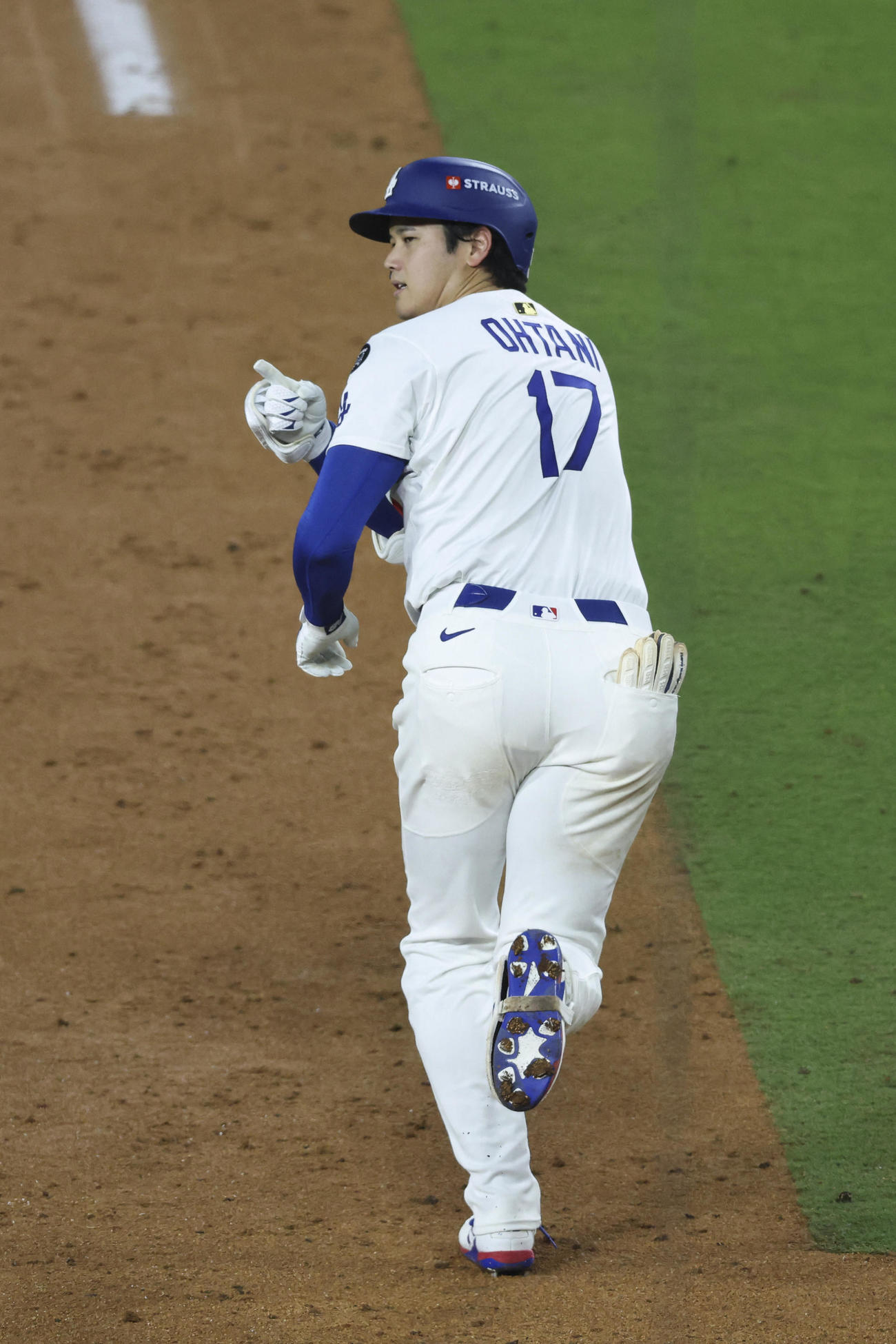 ドジャース大谷翔平はブルワーズ戦７回、この試合３本目となるソロ本塁打を放った（ロイター）