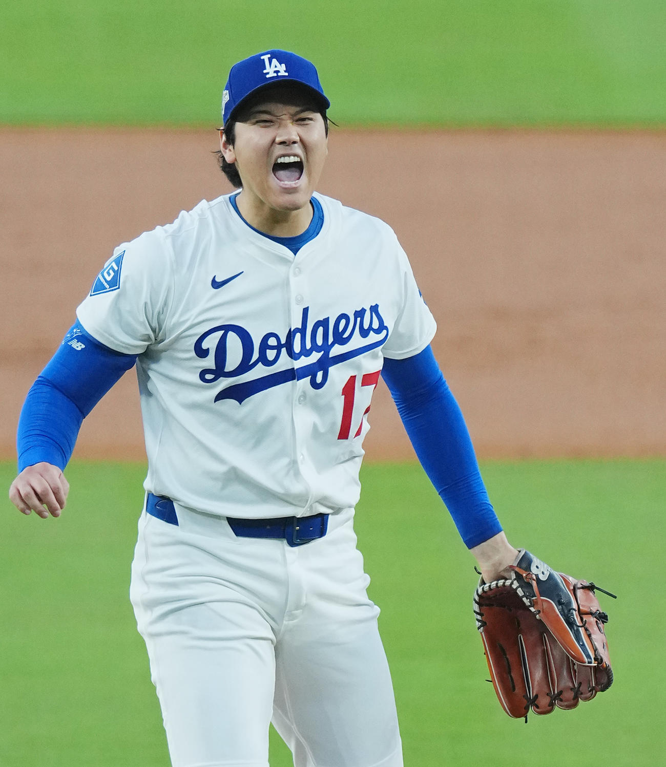 ドジャース対ブルワーズ　2回、投球間に叫ぶ大谷（撮影・菅敏）