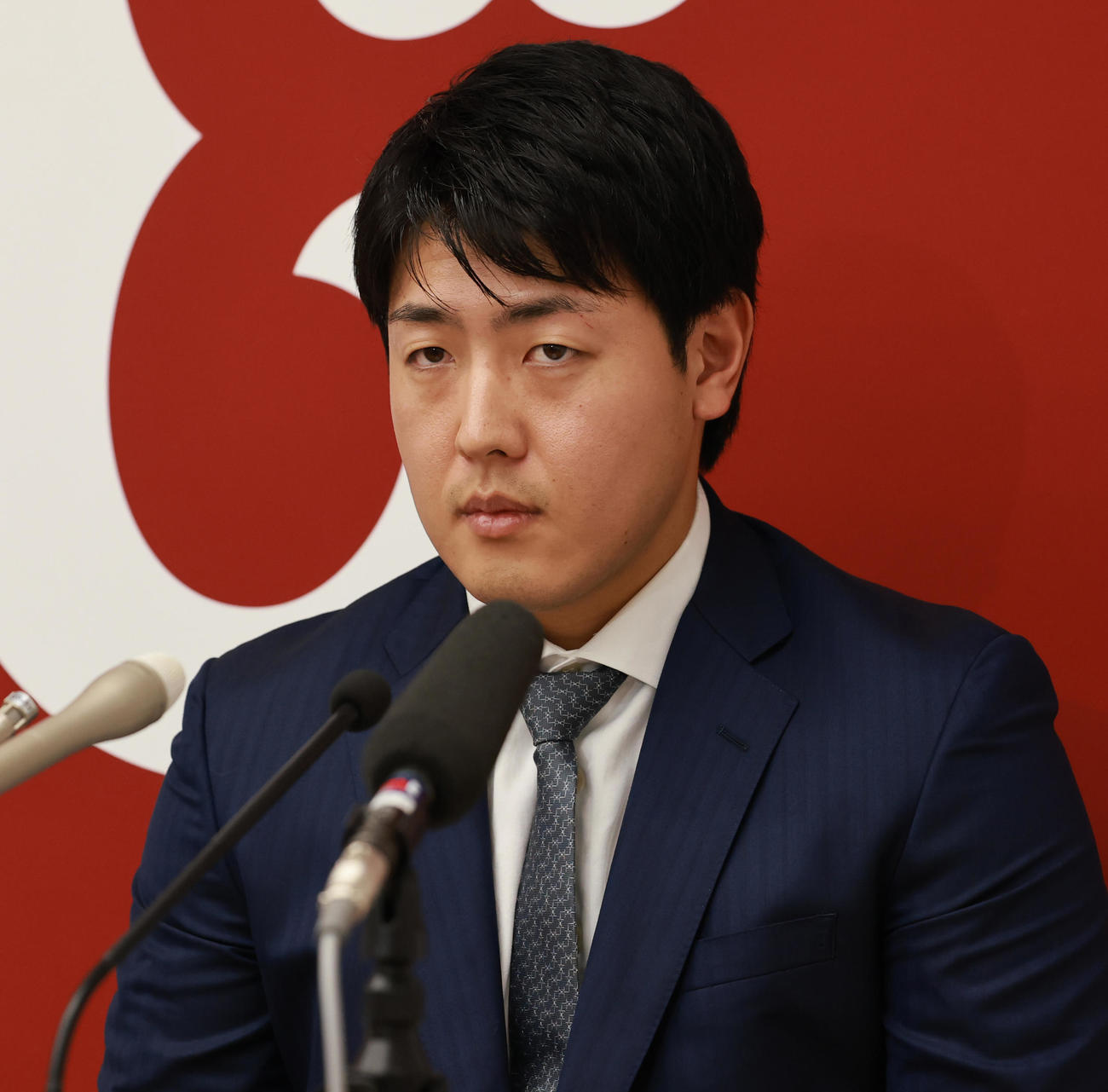 ポスティング申請での大リーグ挑戦を表明した巨人岡本（撮影・野上伸悟）