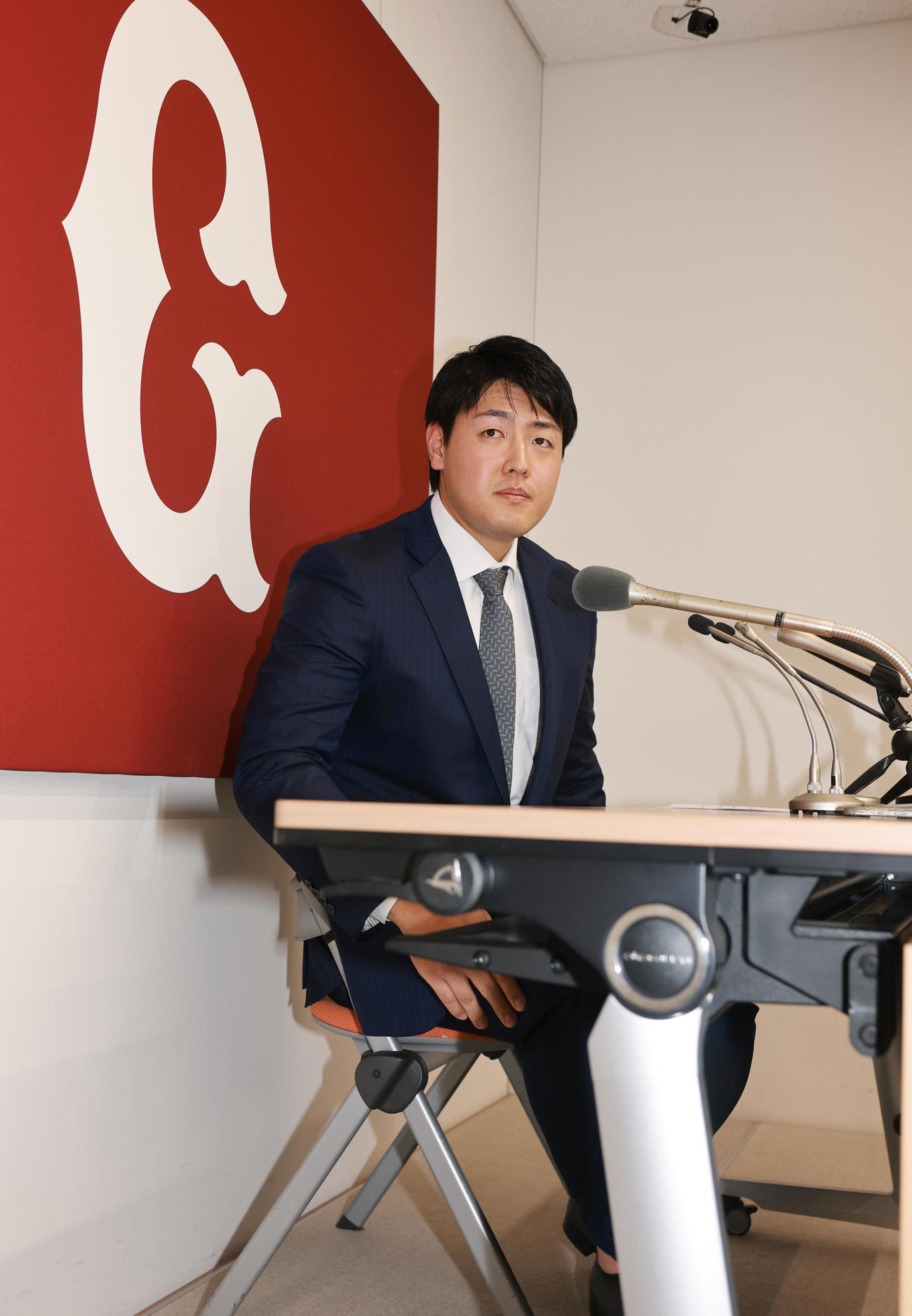 ポスティング制度を利用しての大リーグ挑戦を表明した巨人岡本（撮影・野上伸悟）