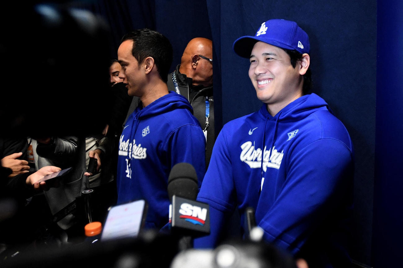 ワールドシリーズ前日会見で笑顔を見せるドジャース大谷翔平（Dan Hamilton-Imagn Images＝ロイター）