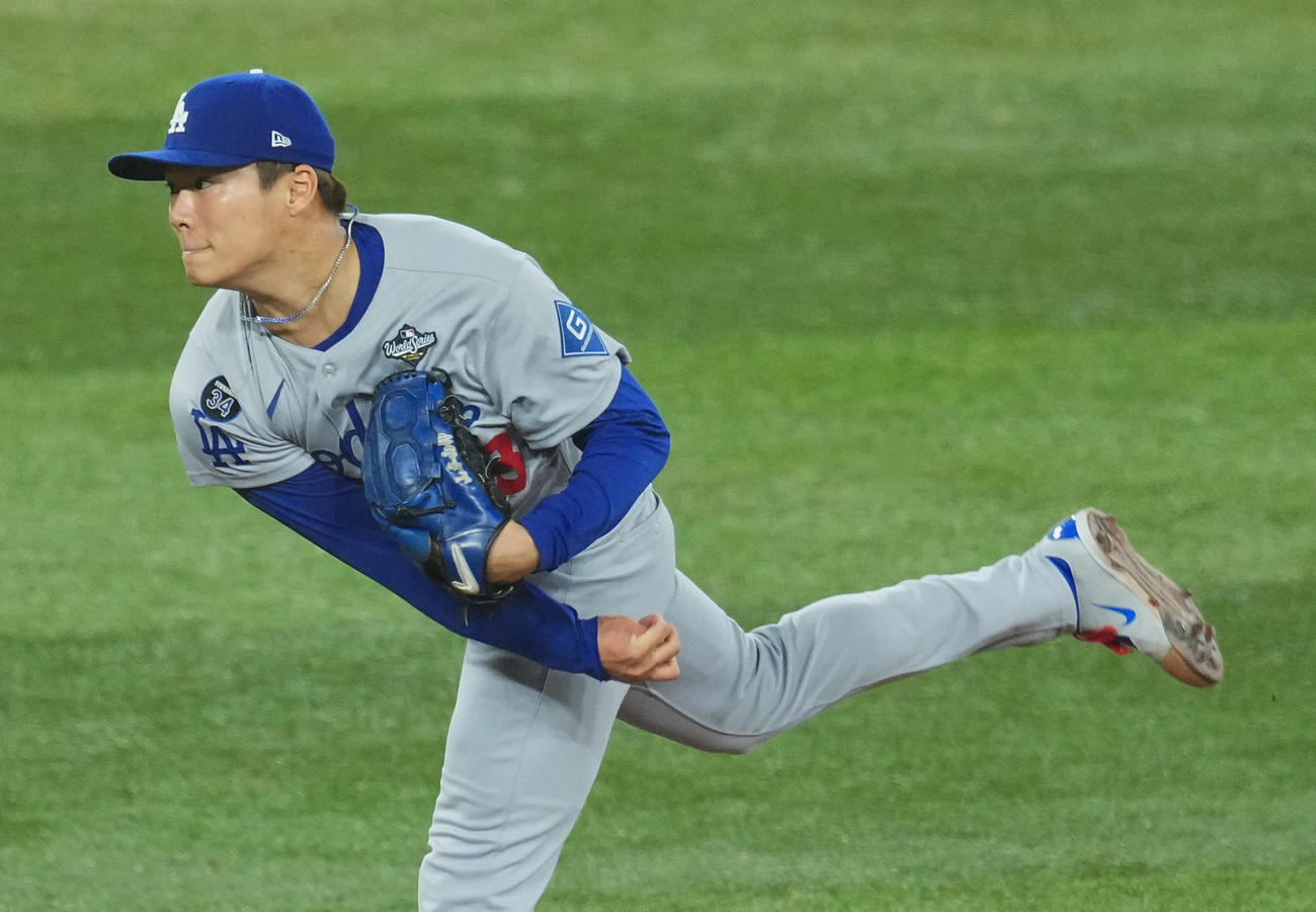 ブルージェイズ対ドジャース　ドジャース先発の山本（撮影・菅敏）