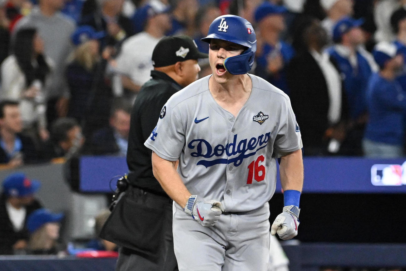 ブルージェイズ戦の7回、勝ち越しのソロ本塁打を放ち叫ぶスミス（ロイター）