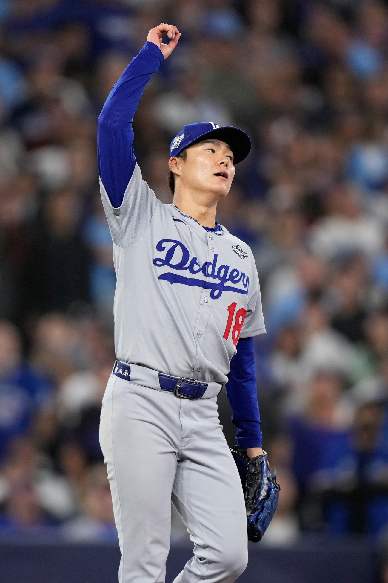 ブルージェイズ－ドジャース　完投勝利をあげた山本由伸（AP）