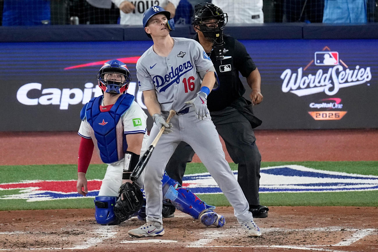 ブルージェイズ戦７回に勝ち越しのソロ本塁打を放ったドジャースのウィル・スミス（AP）
