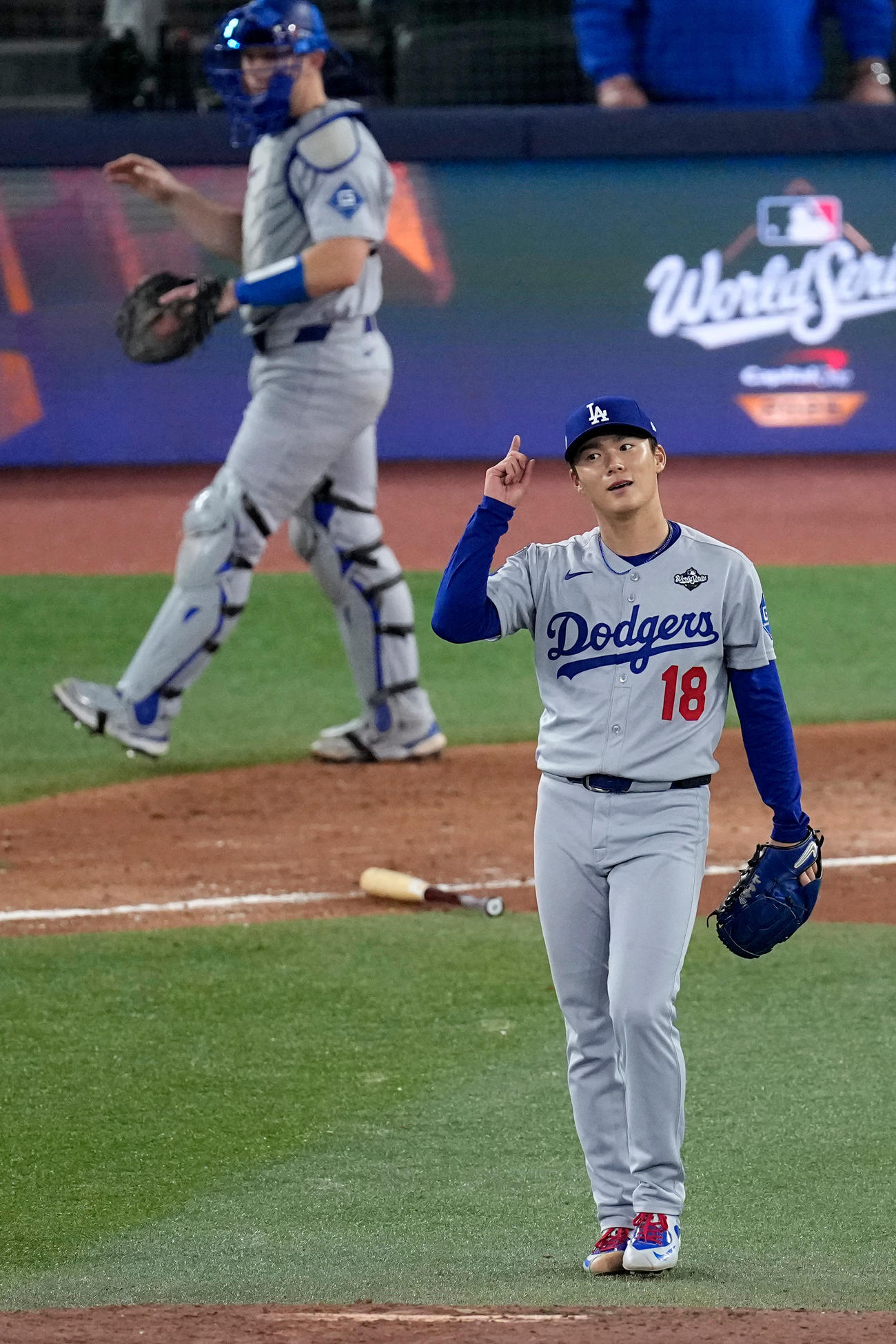 ブルージェイズ戦で完投勝利したドジャース山本由伸（AP)