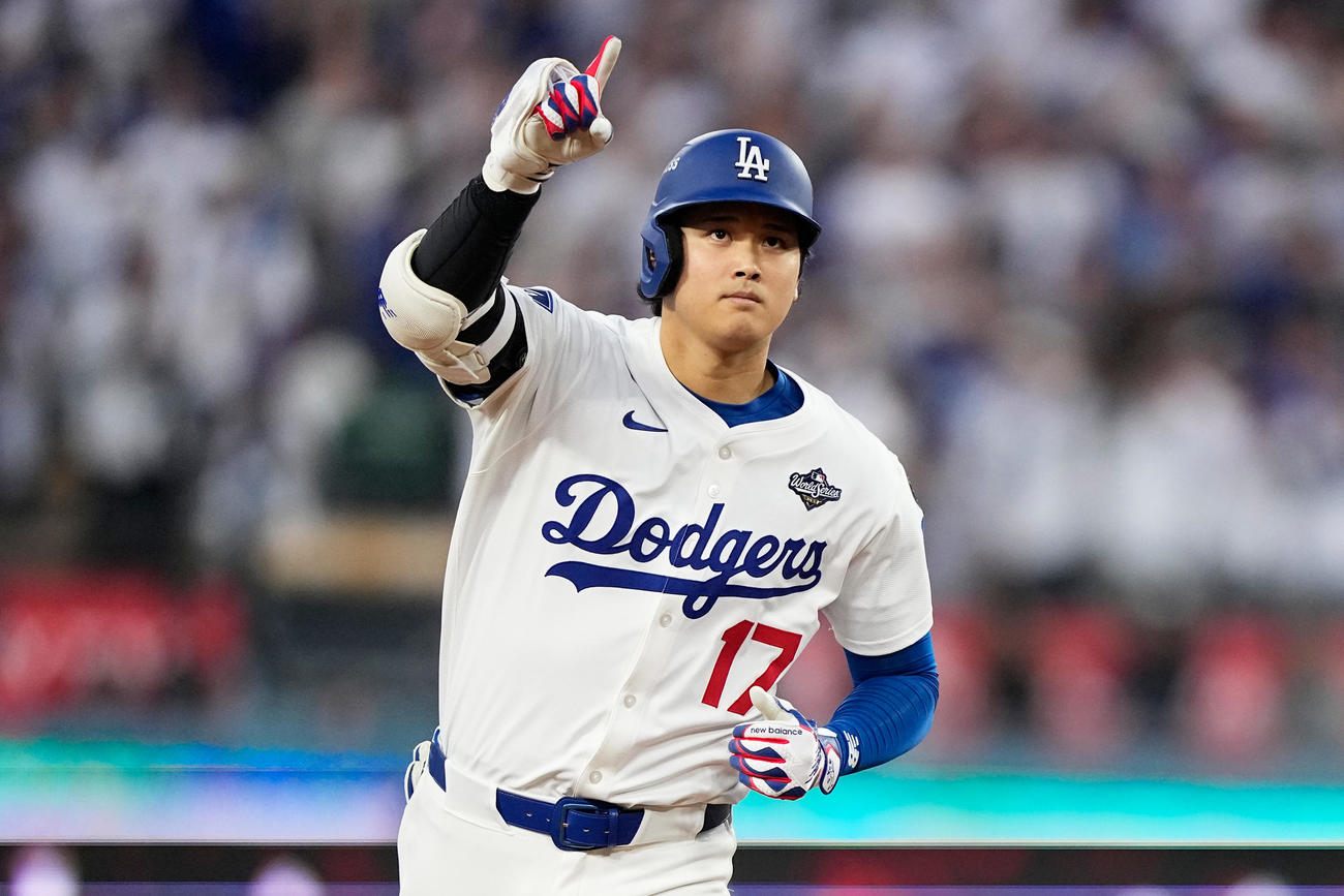 ドジャース大谷翔平はブルージェイズ戦３回にシャーザーからソロ本塁打を放った（AP)