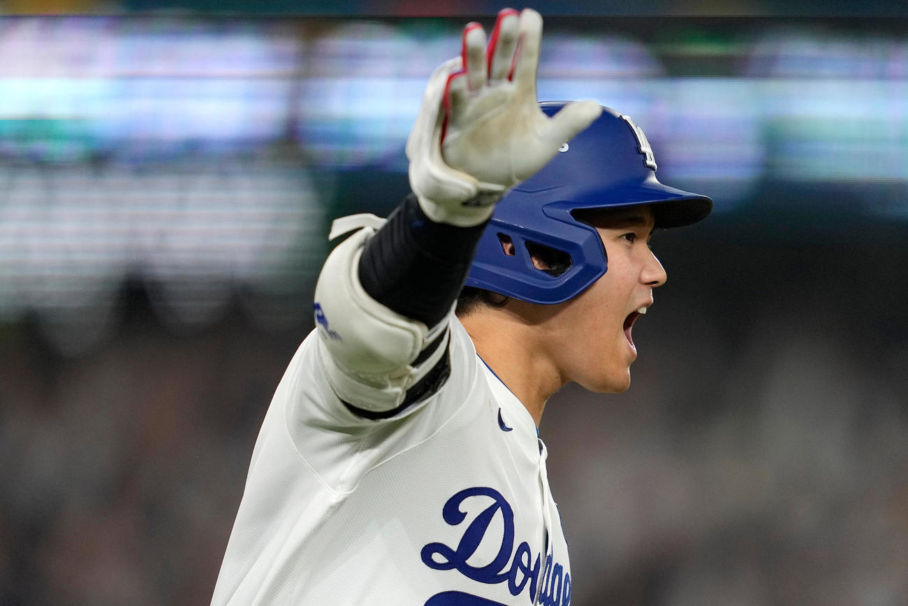 ドジャース大谷翔平はブルージェイズ戦７回に同点ソロ本塁打を放った（AP)