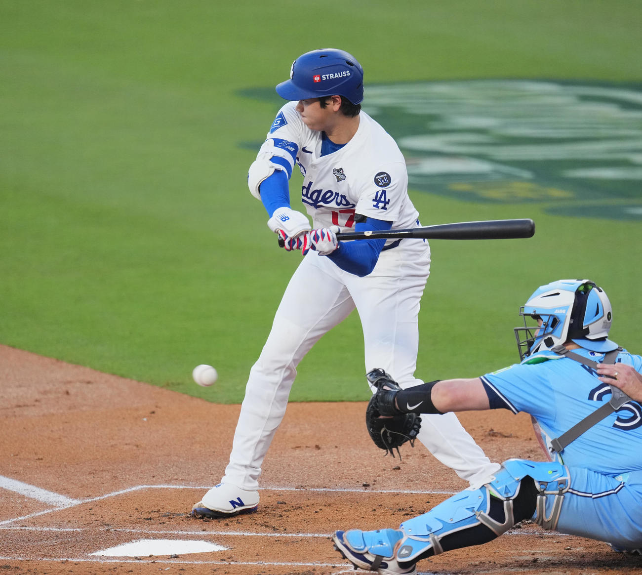 ドジャース対ブルージェイズ　1回裏ドジャース無死、四球を選ぶ大谷（撮影・菅敏）