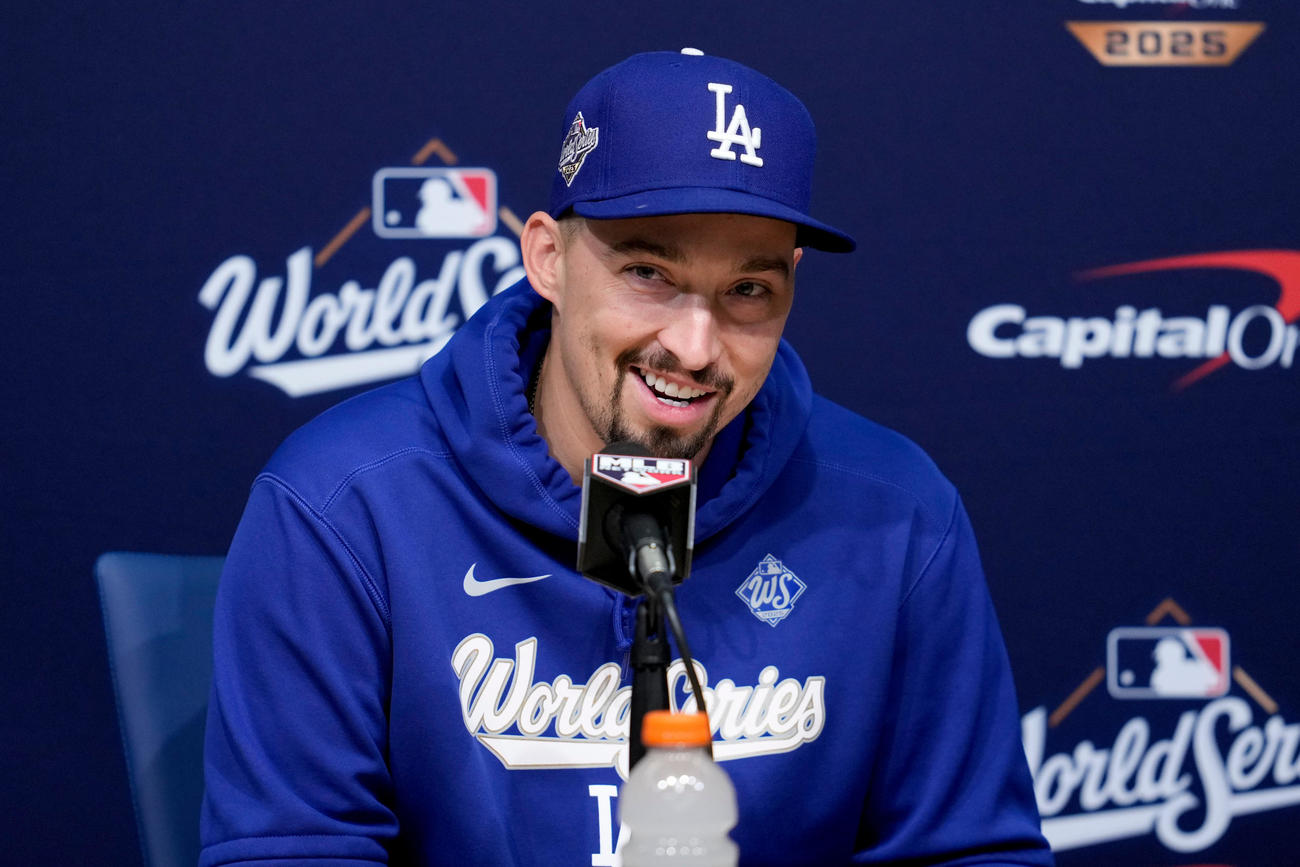 ワールドシリーズ第4戦の前に会見に応じたスネル（AP）