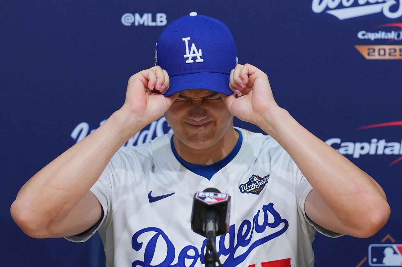 ドジャース対ブルージェイズ　6回0／3を6安打4失点の大谷は、会見で悔しそうな表情を見せる（撮影・菅敏）