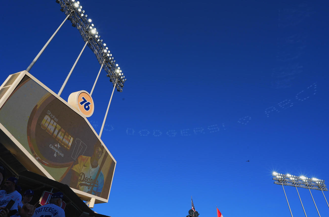 ジャース対ブルージェイズ　試合前、スタメンの紹介で電光掲示板に映し出されるドジャース大谷（撮影・菅敏）