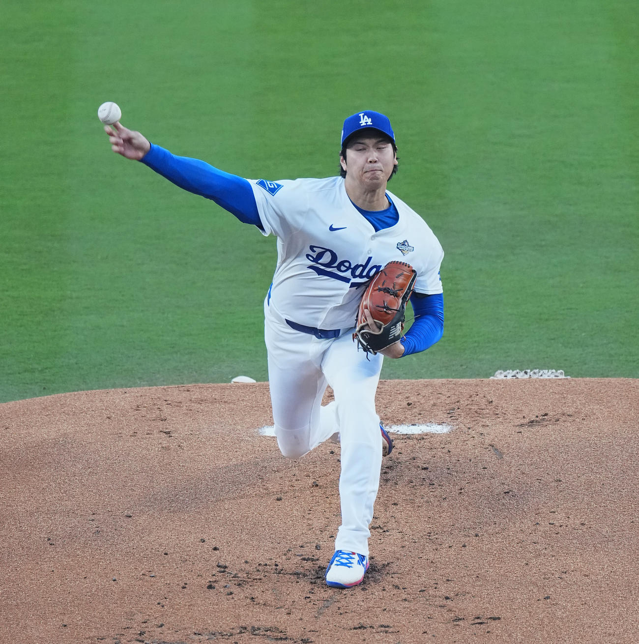 ワールドシリーズ第4戦、ドジャース対ブルージェイズ　ドジャース先発の大谷（撮影・菅敏）