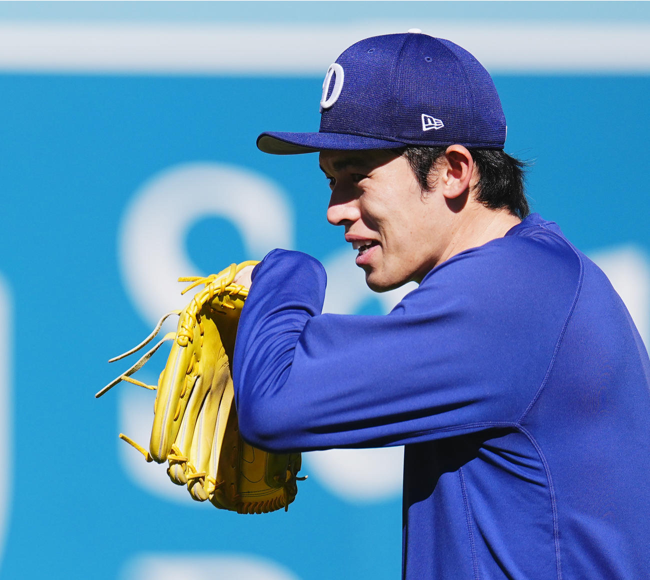 ドジャース対ブルージェイズ　試合前、調整するドジャース佐々木（撮影・菅敏）