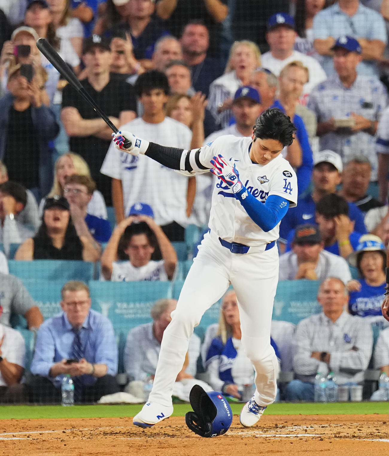 ドジャース対ブルージェイズ　3回裏ドジャース2死、空振りの三振に倒れる大谷（撮影・菅敏）