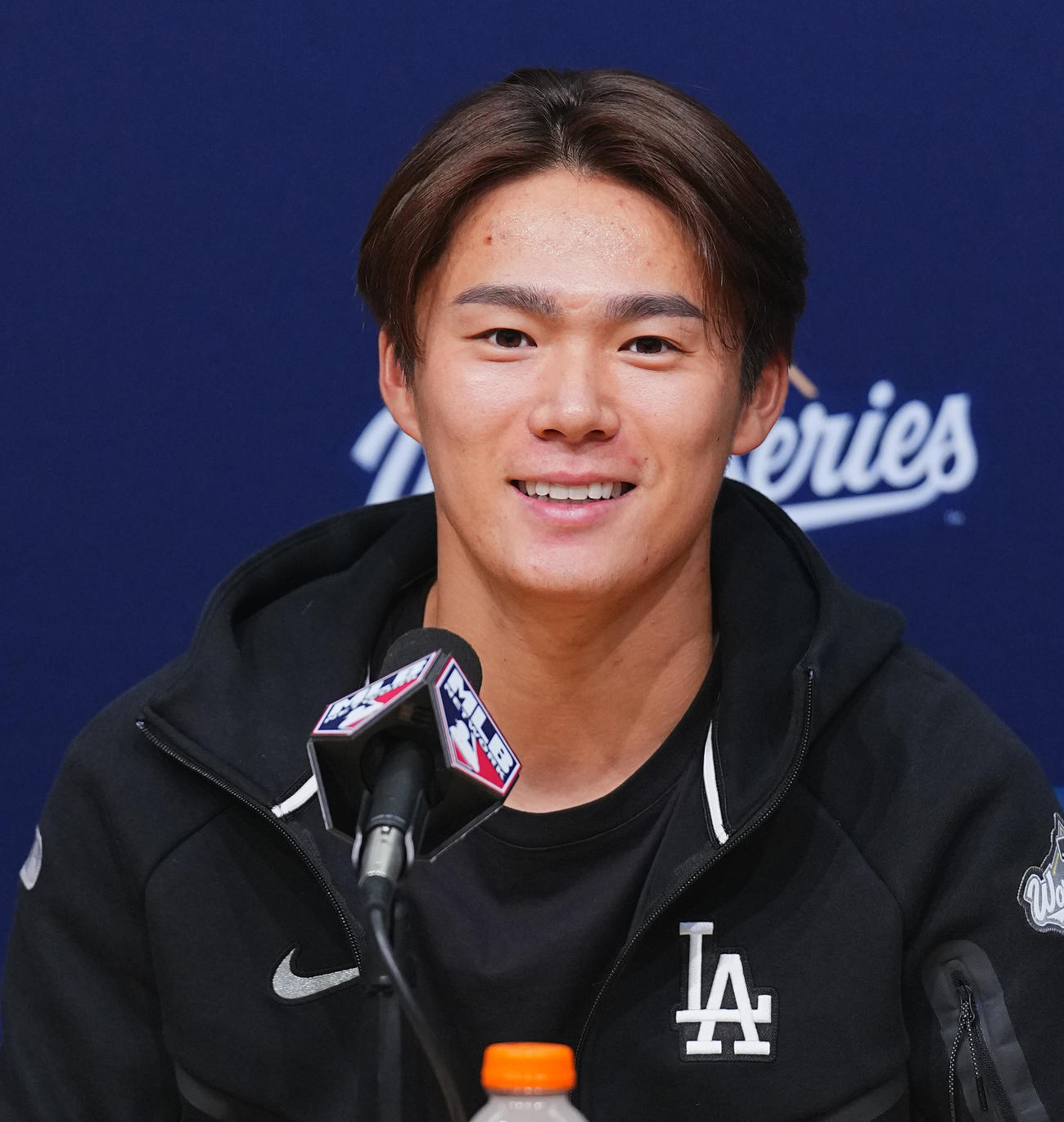 ドジャース対ブルージェイズ　第6戦に先発予定のドジャース山本は、会見で抱負を話す（撮影・菅敏）
