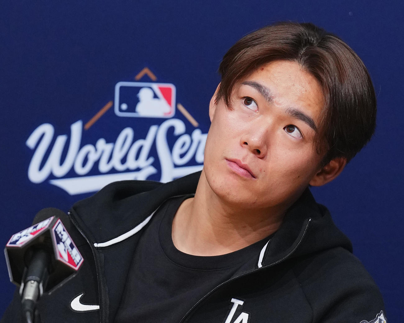 ドジャース対ブルージェイズ　第6戦に先発予定のドジャース山本は、会見で抱負を話す（撮影・菅敏）