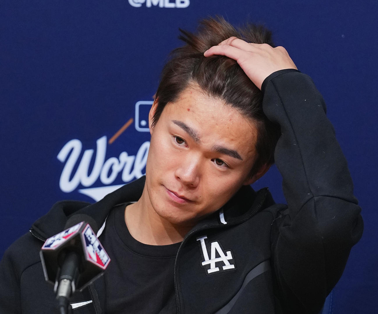 ドジャース対ブルージェイズ　第6戦に先発予定のドジャース山本は、会見で抱負を話す（撮影・菅敏）