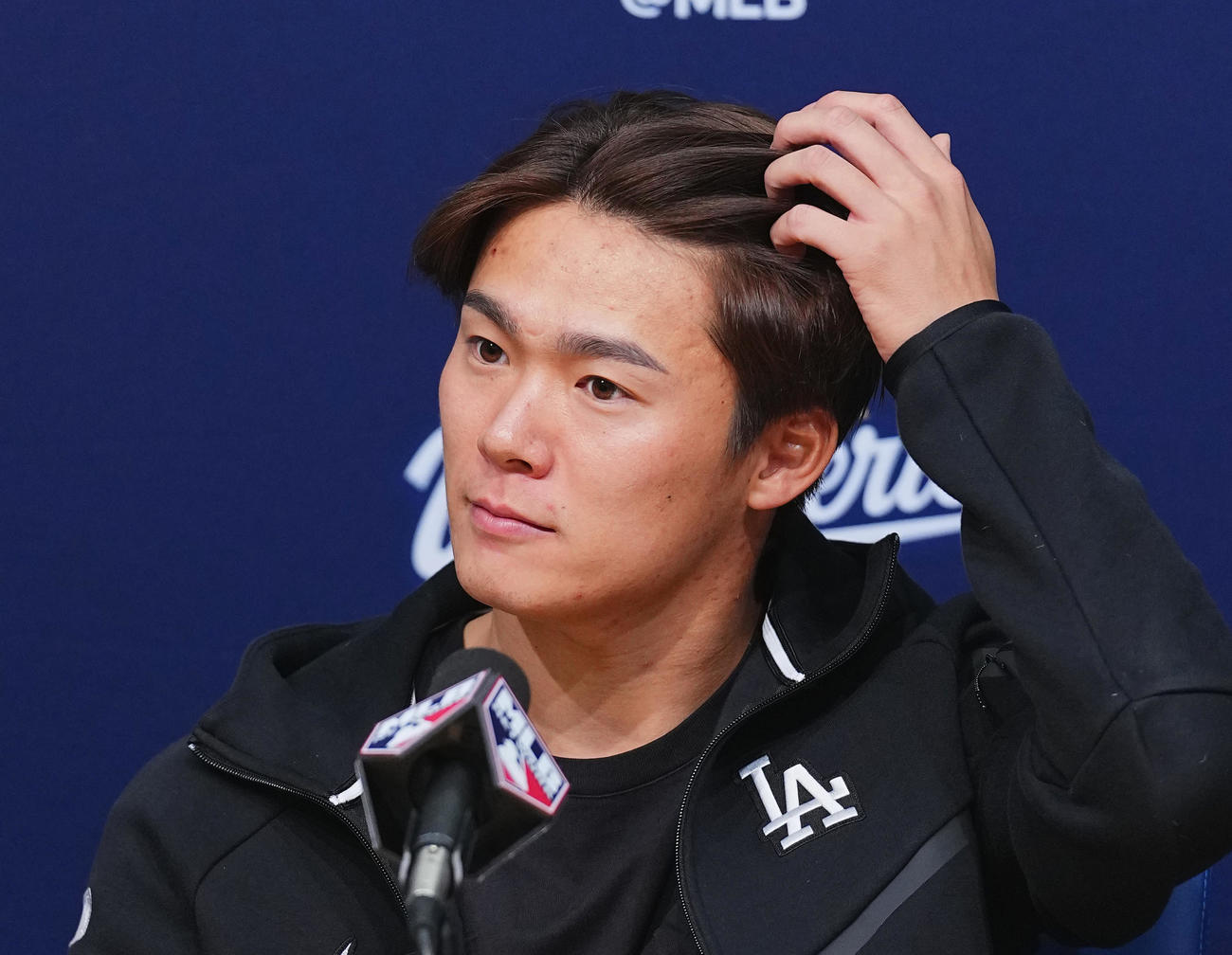 ドジャース対ブルージェイズ　第6戦に先発予定のドジャース山本は、会見で抱負を話す（撮影・菅敏）