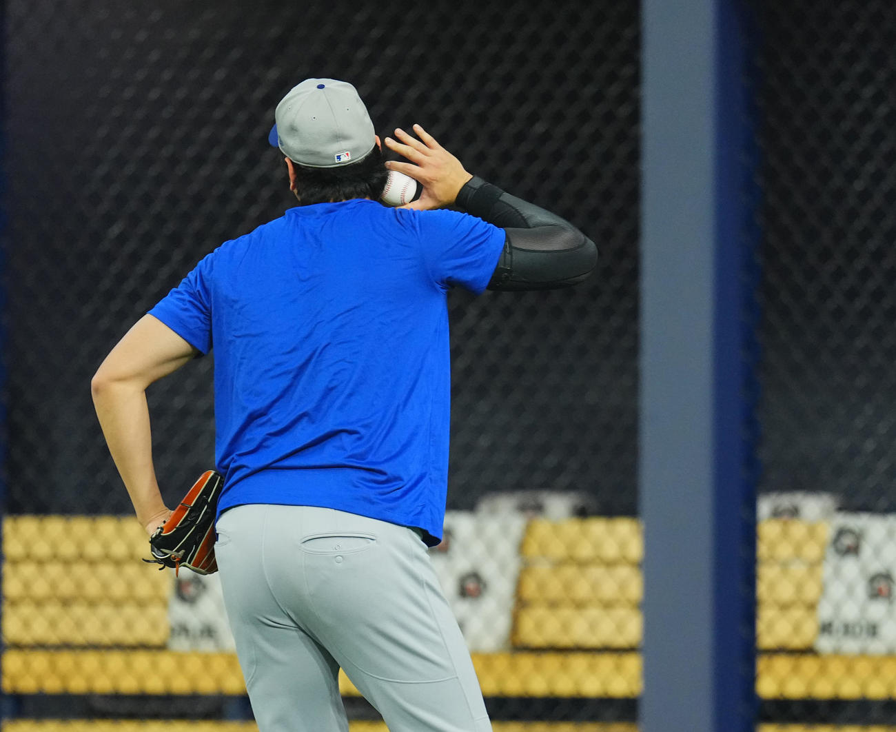 ワールドシリーズ第6戦　ブルージェイズ対ドジャース　試合前の練習中にファンをあおるドジャース大谷（撮影・菅敏）