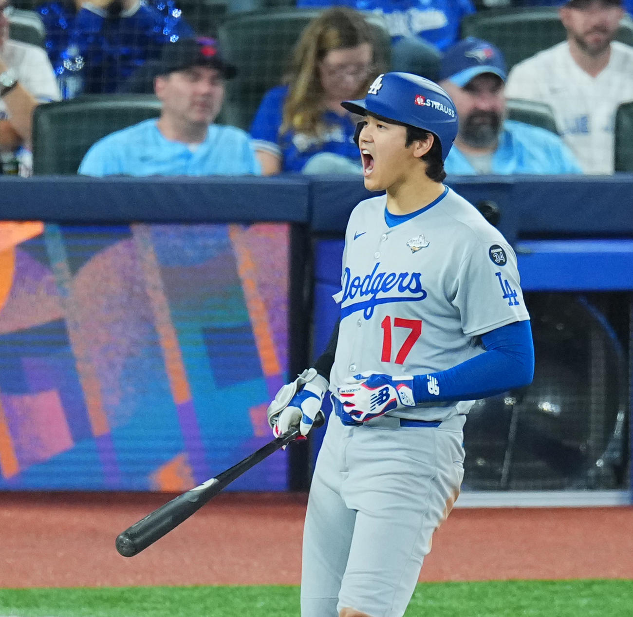 ブルージェイズ対ドジャース　7回表ドジャース無死、四球を選ぶ大谷（撮影・菅敏）