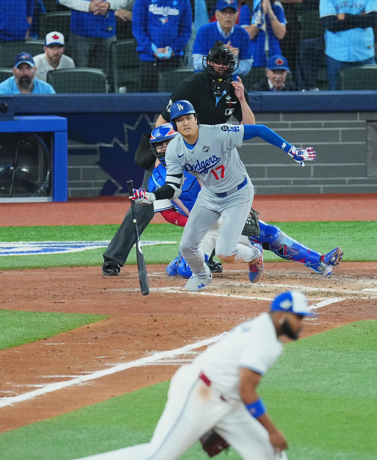 ブルージェイズ対ドジャース　5回表ドジャース1死一塁、右前打を放つ大谷（撮影・菅敏）
