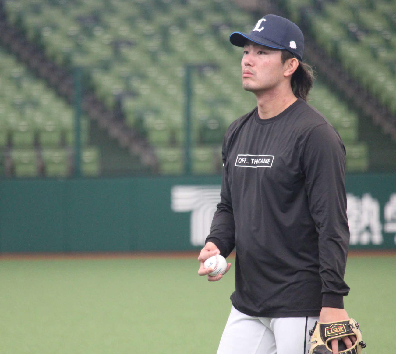 メジャーリーグの公式球でキャッチボールを行う西武今井達也（2025年10月10日撮影）