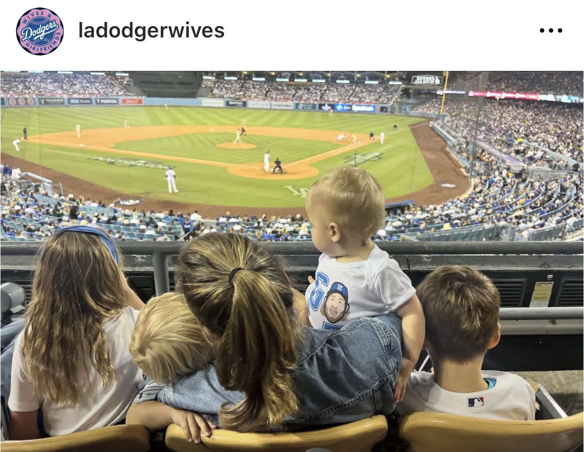 ドジャース夫人会公式インスタグラムから