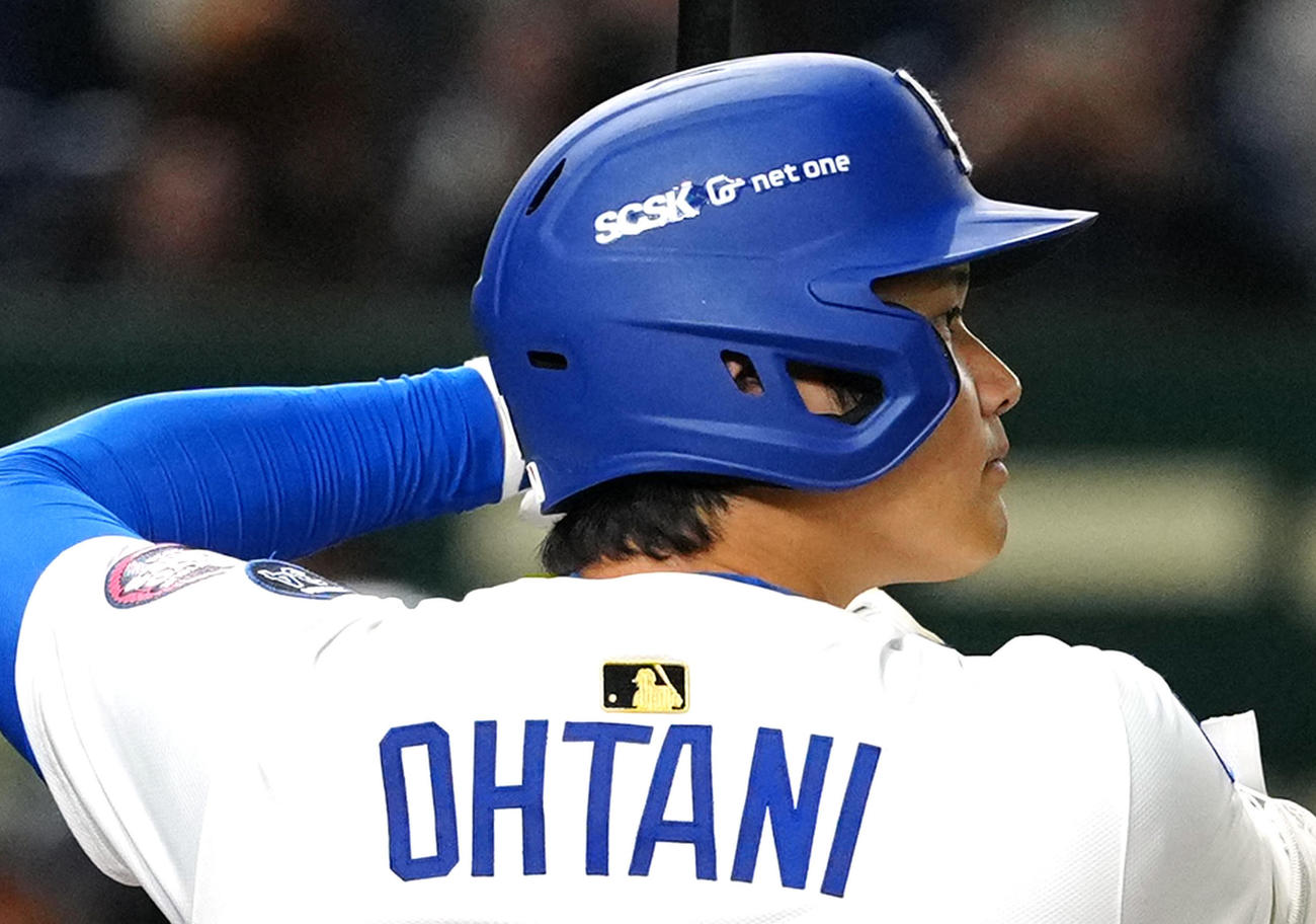 今季のユニホームに張られていた金色のMLBロゴパッチ（2025年3月撮影）