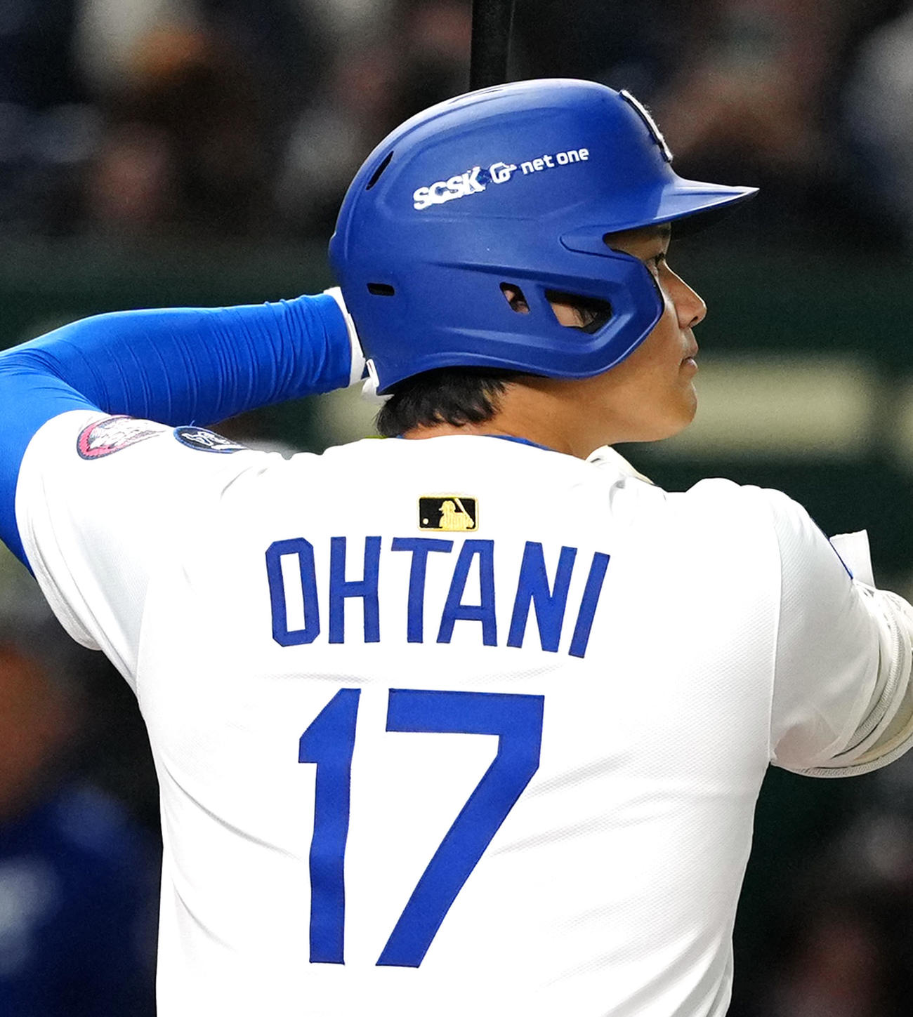 ドジャース大谷翔平のユニホームに張られる金色のMLBロゴパッチ（2025年3月撮影）