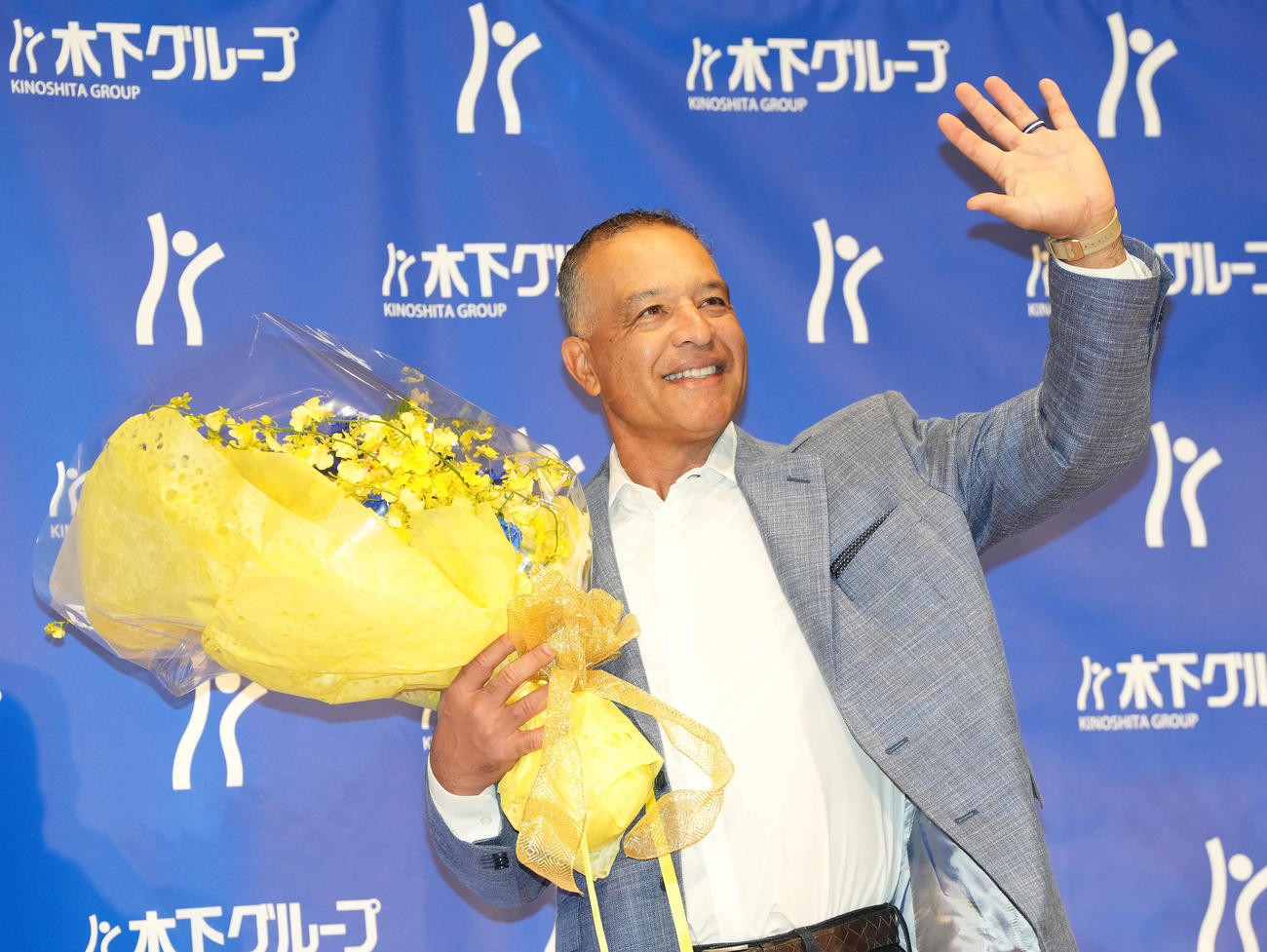 木下グループの新CM発表会見に登壇したドジャースのロバーツ監督（撮影・たえ見朱実）